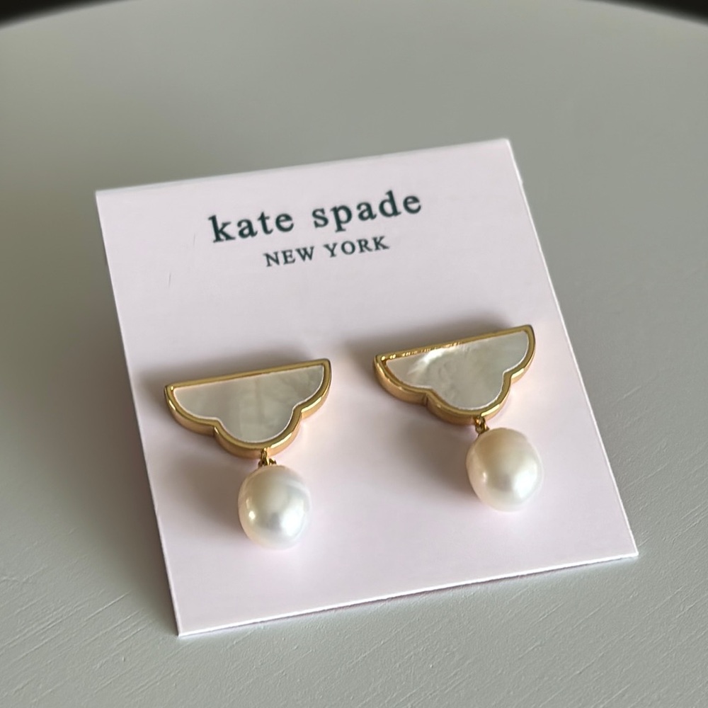♠️💛 Kate Spade Gold and White Pearl Drop Earrings 💛♠️